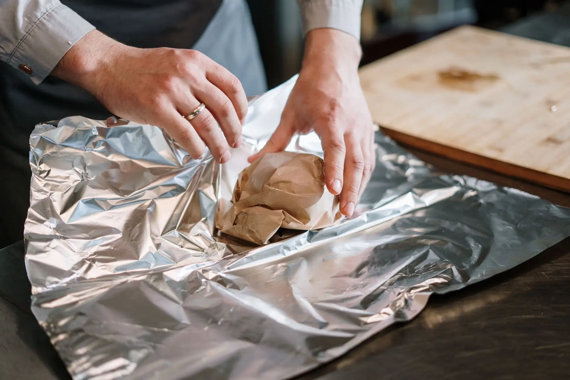 天津速万商贸解析不同材质保鲜膜对食材保鲜效果的影响正文配图 1